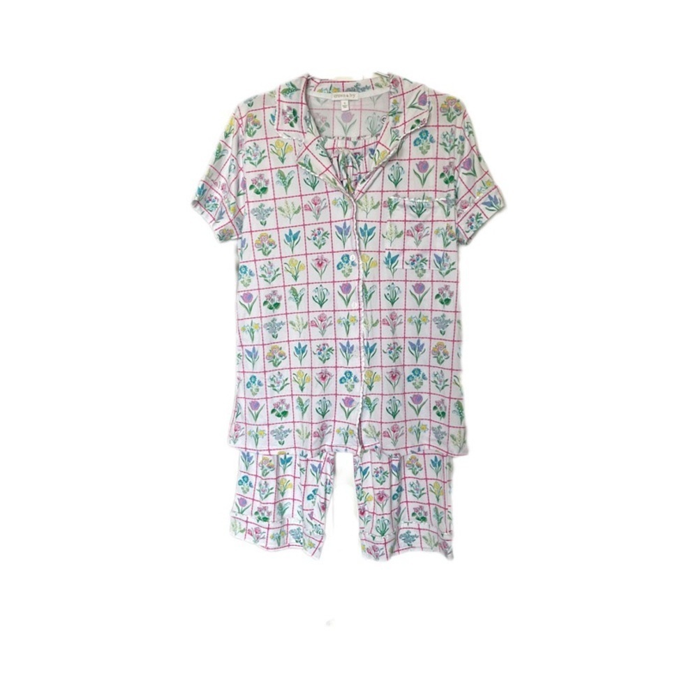 Crown And Ivy Printed Notch Capri Pajama Set Women’s Small